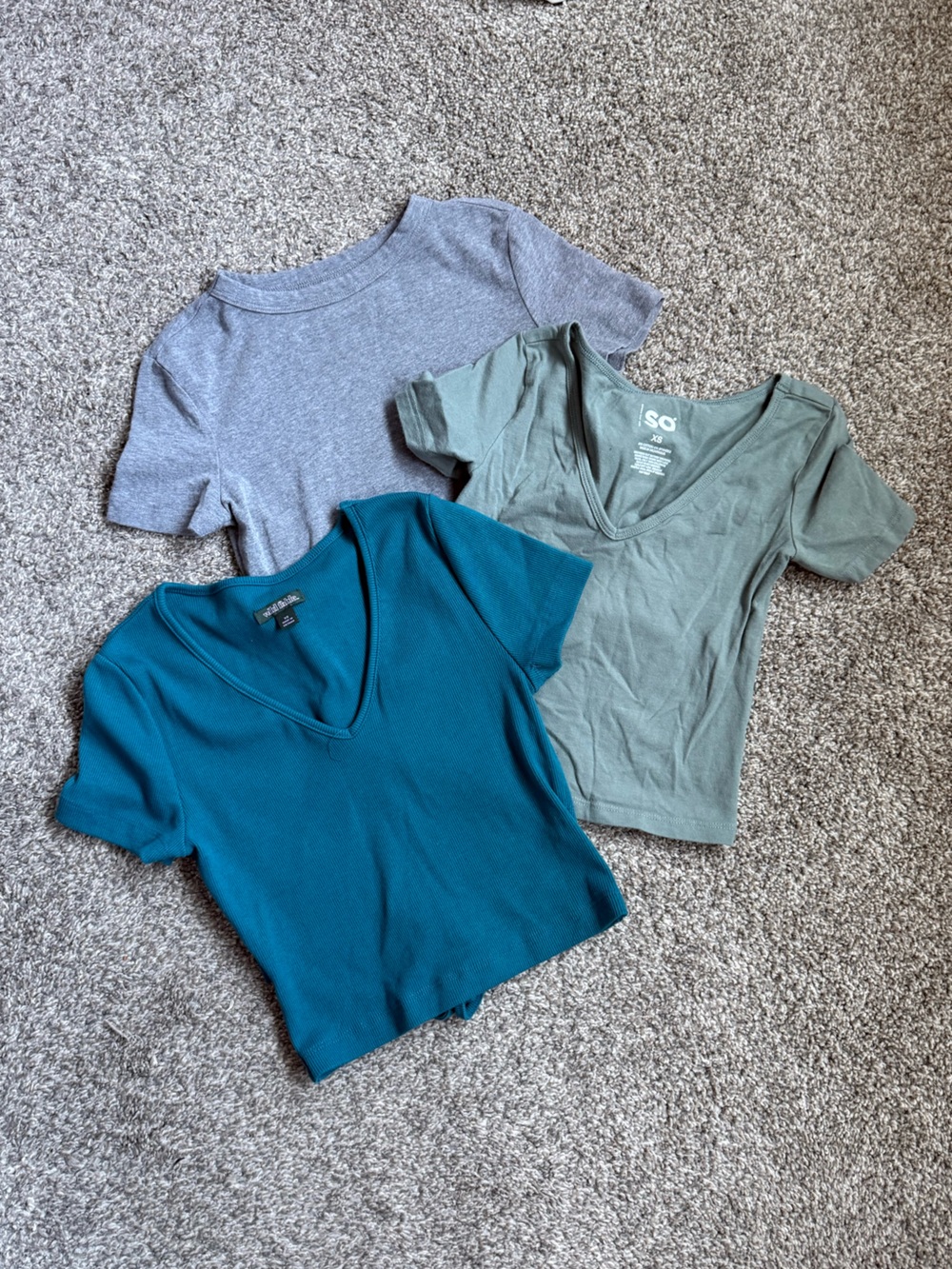 3-Pack Women’s V-Neck and Crewneck cropped Tee Set - Teal, Sage, Heather Gray